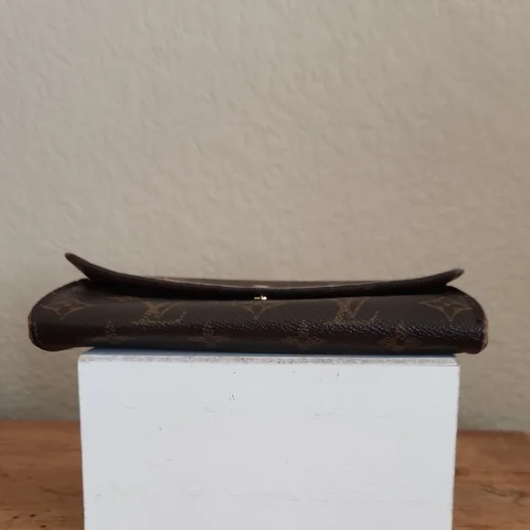 Louis Vuitton Monogram Sarah Wallet - Picture 4 of 16
